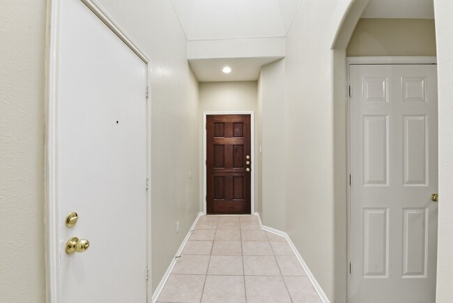 Building Photo - 18 Steep Trail Pl