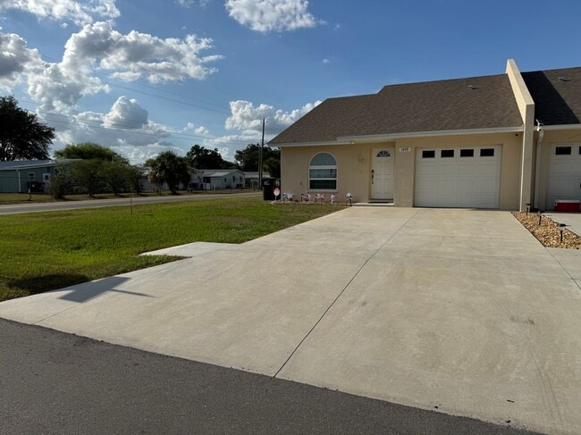 Building Photo - 1459 Shirley Dr