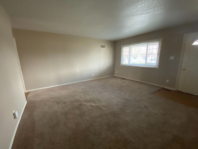 Building Photo - 6117 Landsdowne Dr