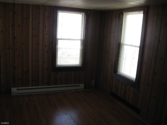 Foto del edificio - 1 br, 1 bath Triplex - 74 Hollis St Apt 2L