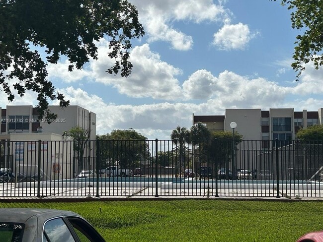 Foto del edificio - 9401 SW 4th St