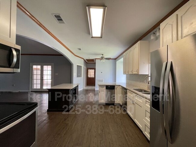 Building Photo - 25491 Plantation Ave