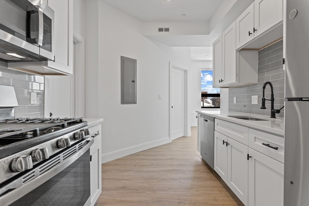 Primary Photo - 1137 Washington St