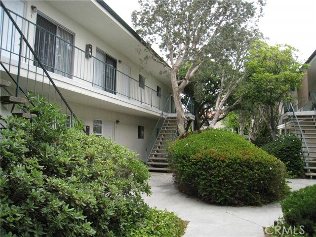 Foto principal - 1555 Artesia Blvd
