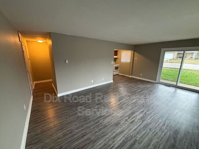 Building Photo - 417 Sycamore Rd