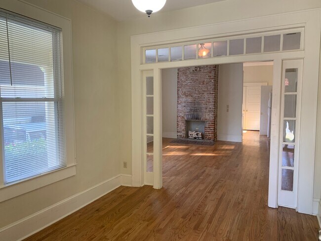 Foto del edificio - Available Now!