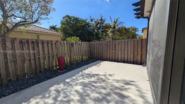 Foto del edificio - Southwest 51st Lane, Miramar, FL 33027 - 3 BR 2.5 BA townhouse