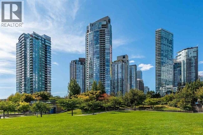 Building Photo - 1408 Strathmore Mews