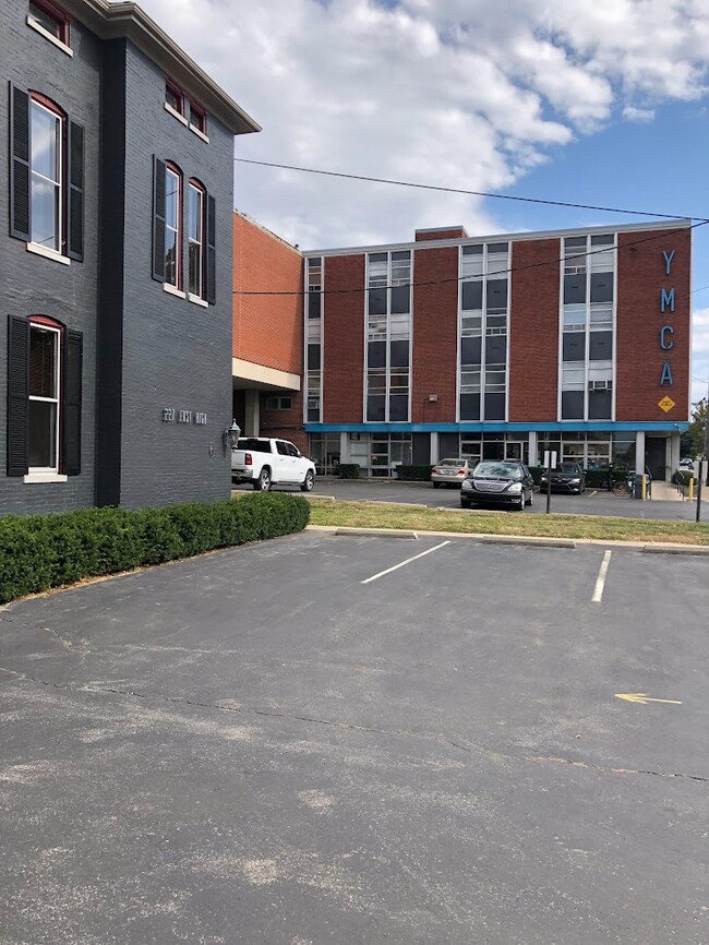 Foto del edificio - 227 E High St