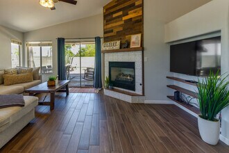 Building Photo - 2730 E Terrace Ave