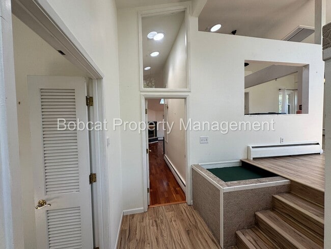 Building Photo - 3 Bed, 2 Bath Home Located in West Carson ...