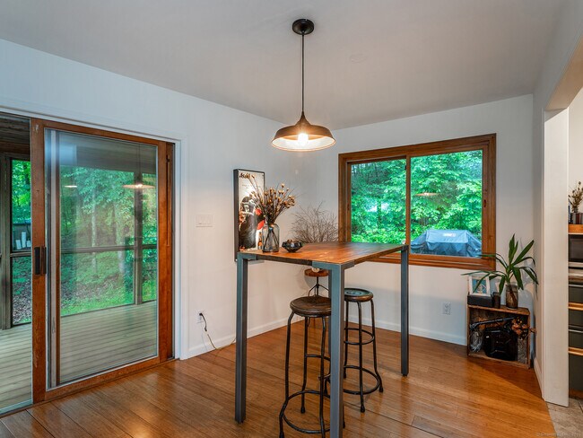 Foto del edificio - 7 Owls Nest Ln