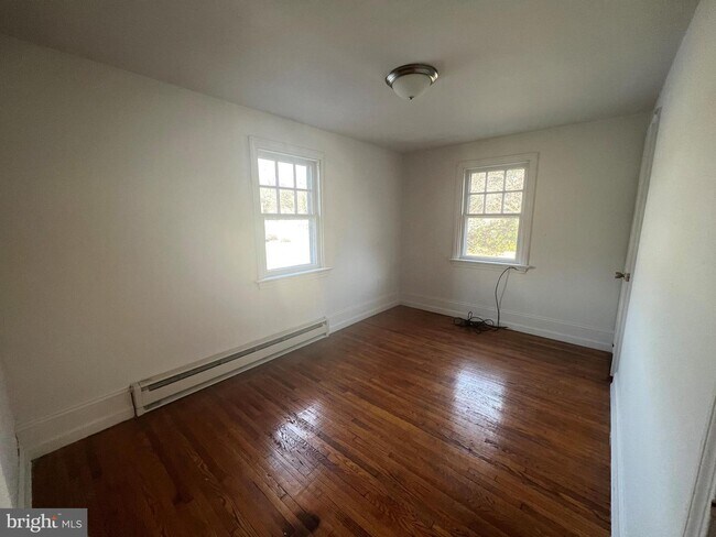 Building Photo - 321 N Pottstown Pike
