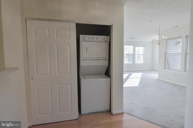 Building Photo - 45521 Westmeath Way