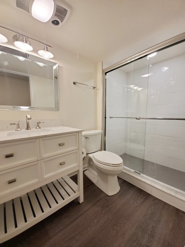 Building Photo - 2139 W Belmont Ave