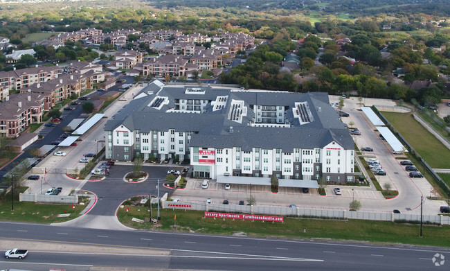 Foto aérea - Farmhouse Apartments