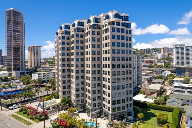 Building Photo - Queen Victoria Condominiums