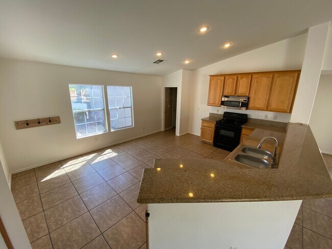 Building Photo - Beautiful one story home, 3 bedroom, 2 bat...