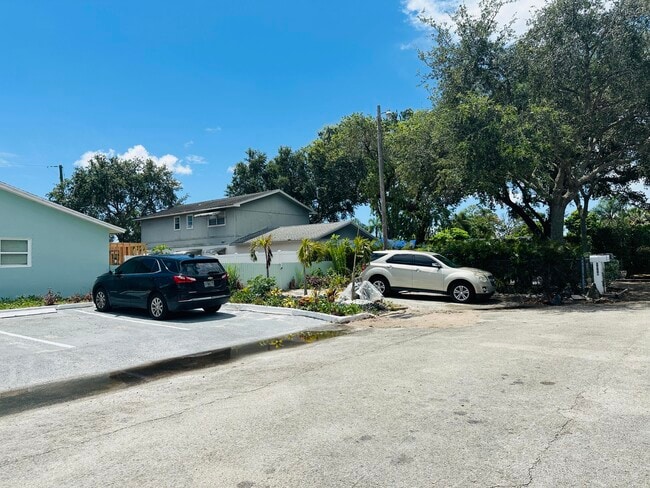 Building Photo - 1520 Barbarie Ln