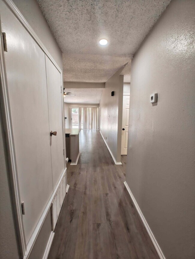 Foto del edificio - 5512 Lochmoor-