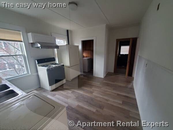 Foto del edificio - 80 Upland Rd
