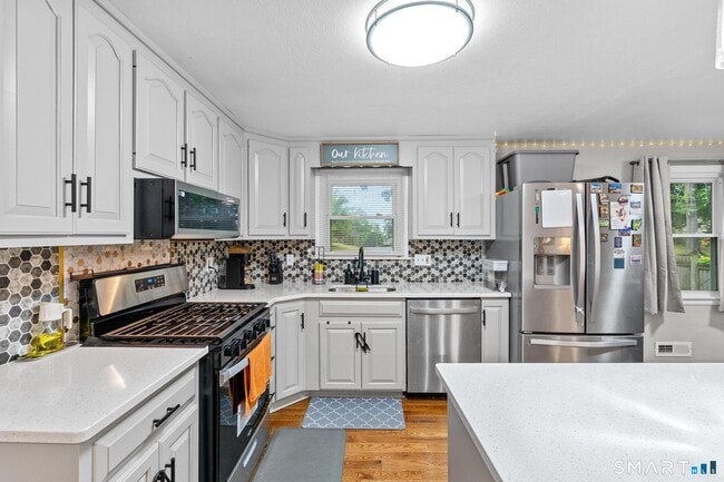 Building Photo - 128 Forest Dr