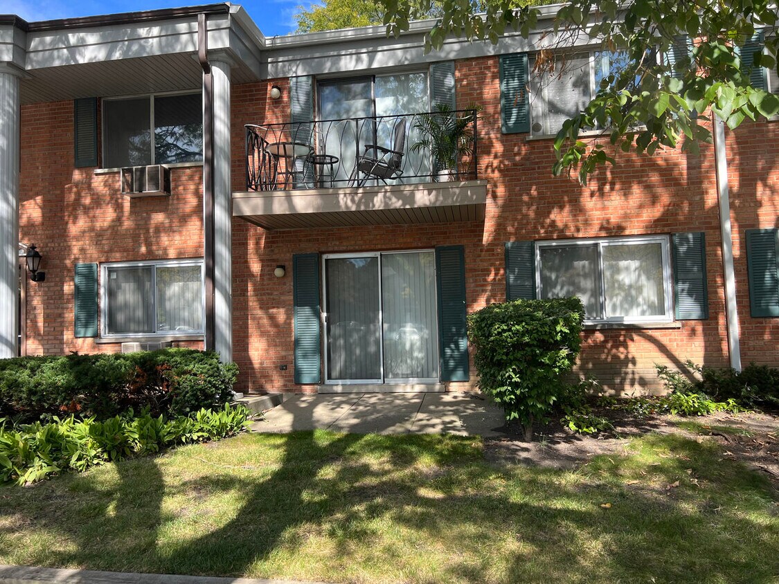 2311 S Goebbert Rd Unit B103, Arlington Heights, IL 60005 Condo for Rent in Arlington Heights