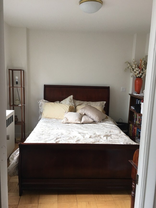 Foto del edificio - 320 E 46th St