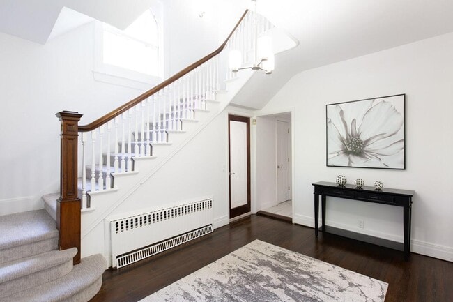 Building Photo - 557 Martling Ave