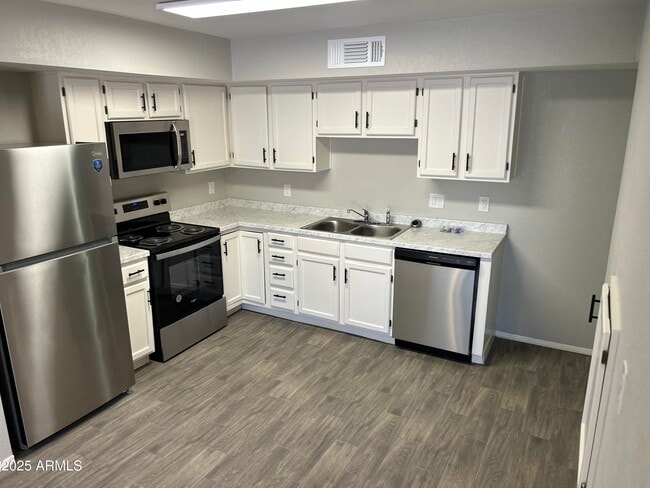 Foto del edificio - 6157 E Glencove St