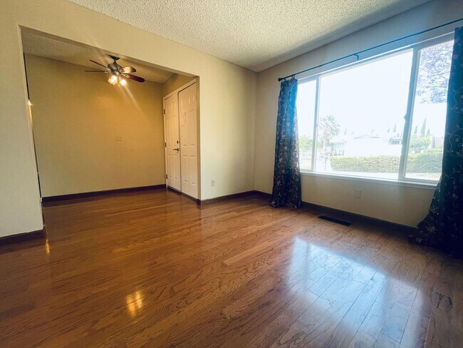 Building Photo - Move- In Pittsburg Home 3bed/2bath !!!!