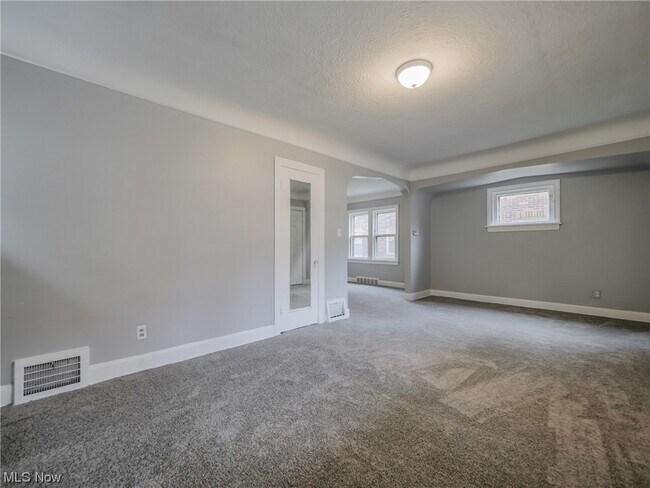 Building Photo - 3948 E 154th St