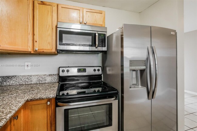 Foto del edificio - 20525 NW 28th Ct