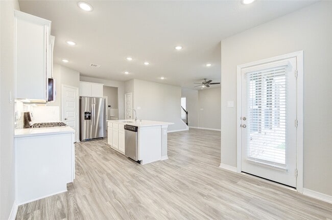 Building Photo - 812 Laguna Grn Ln