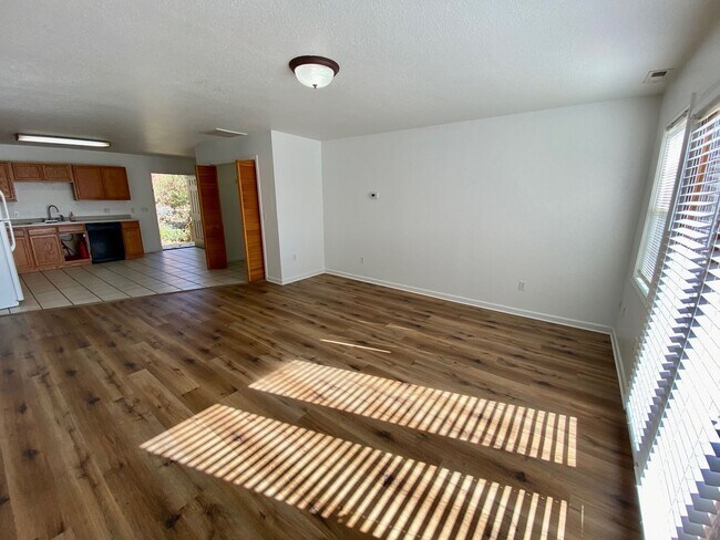 Foto del edificio - Candler - Two Bedroom updated apartment