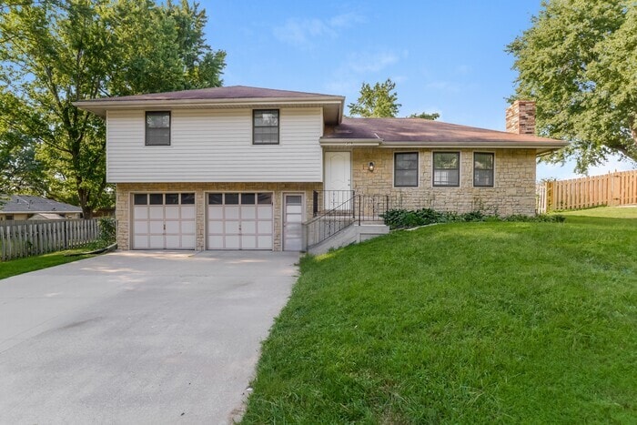 Primary Photo - 409 Oakbrook Dr