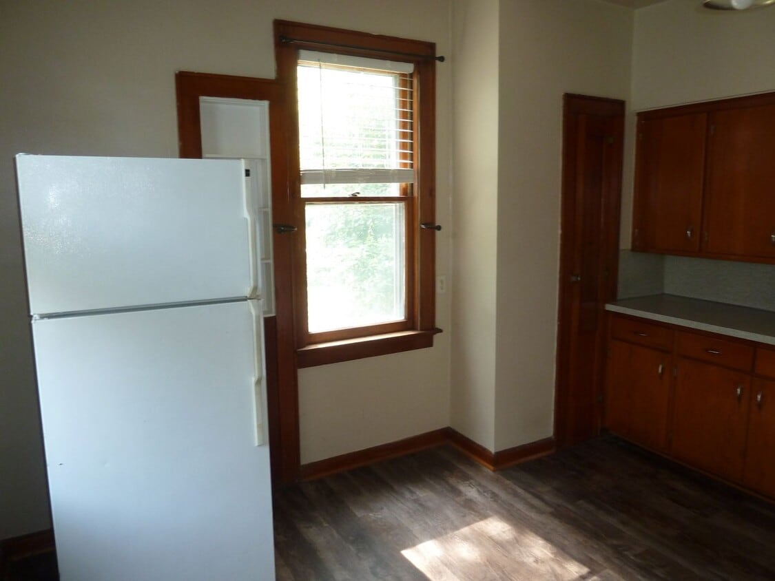Primary Photo - 2359 S KK Ave