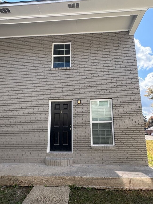 Building Photo - 108 Ellis Dr