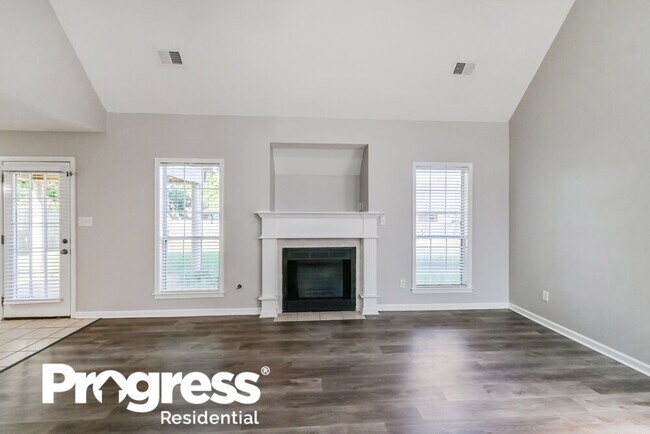 Building Photo - 2439 Della St
