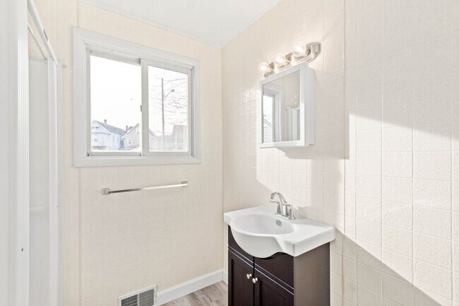 Foto del edificio - Stunning 3 bedroom home in Ambridge available August 1!