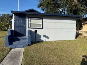 Building Photo - 2135 Oakley Ave S