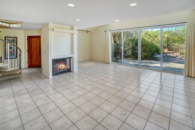 Building Photo - Gorgeous Custom Home in Foothills