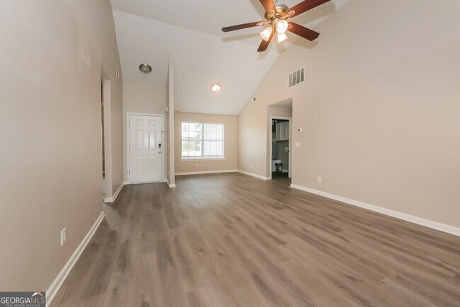 Building Photo - 2081 Wedgewood Dr