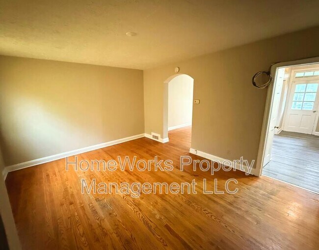 Foto del edificio - 347 Martingale Ave