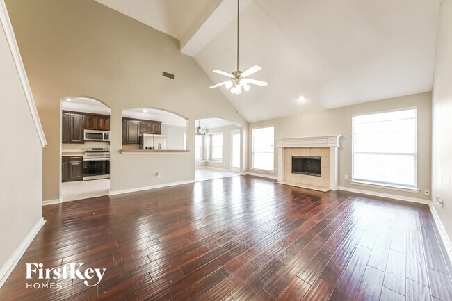 Foto del edificio - 3108 Silver Creek Dr