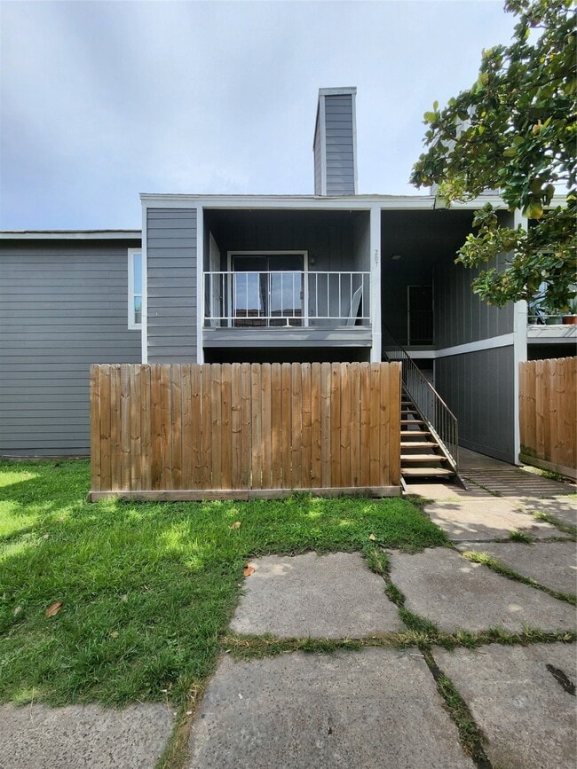 Building Photo - 8034 Antoine Dr