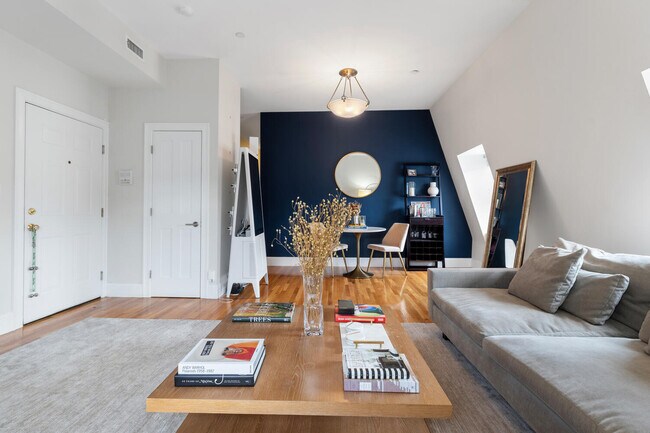 Foto del edificio - 352 W 3rd St