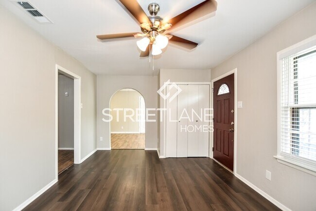 Building Photo - Charming 3 Bedroom Home in Garland, TX!!