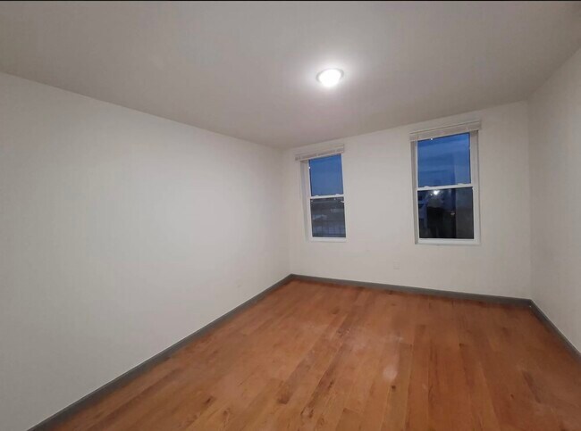 Unit 1R - 200 Parkhurst St