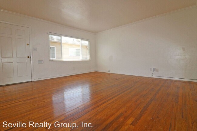 Building Photo - 4746-4756-4756 Point Loma Ave